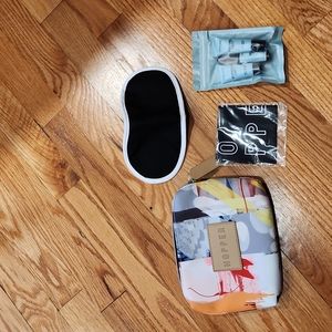 Hopper in flight cosmetic bag